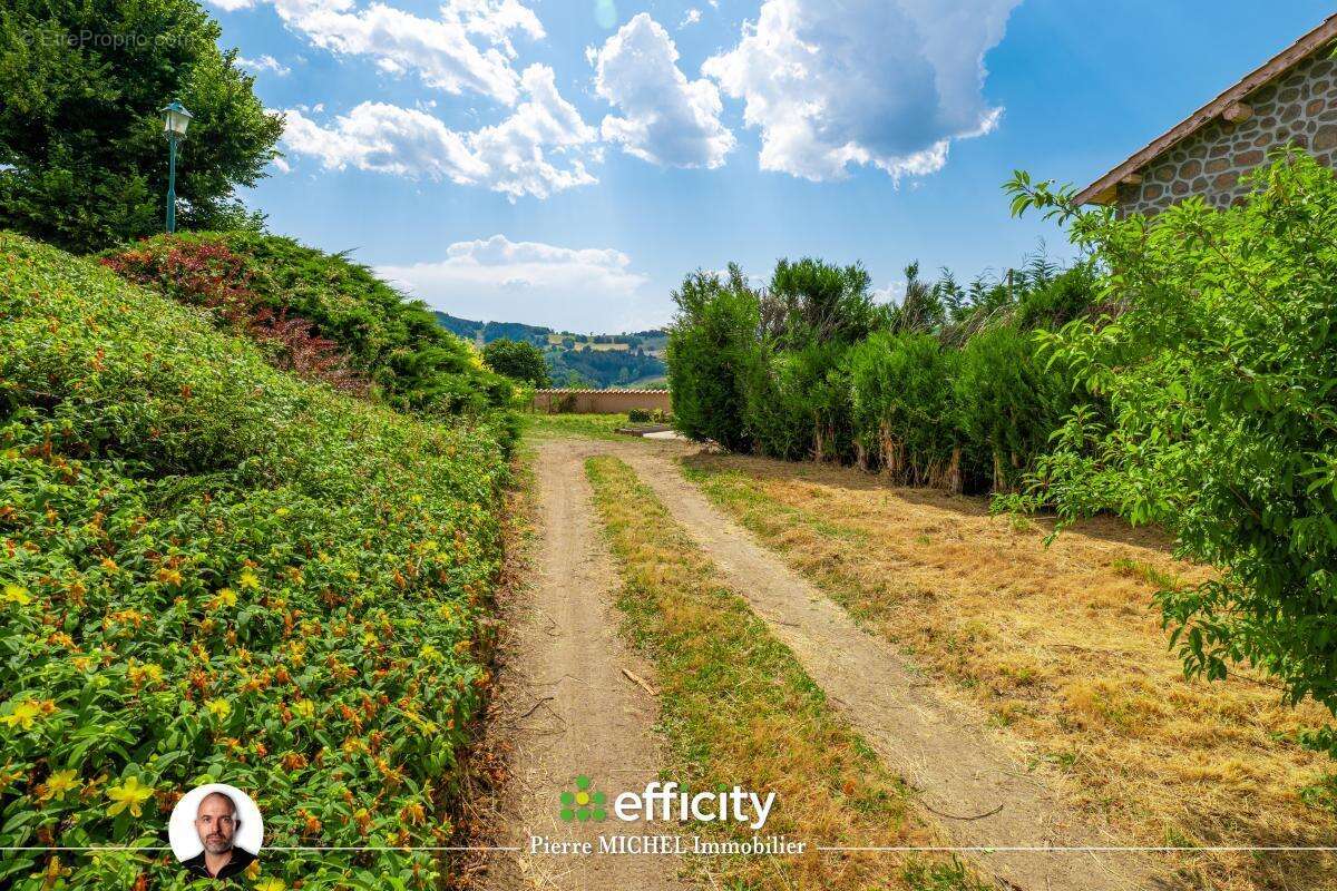 Terrain à MONTROTTIER