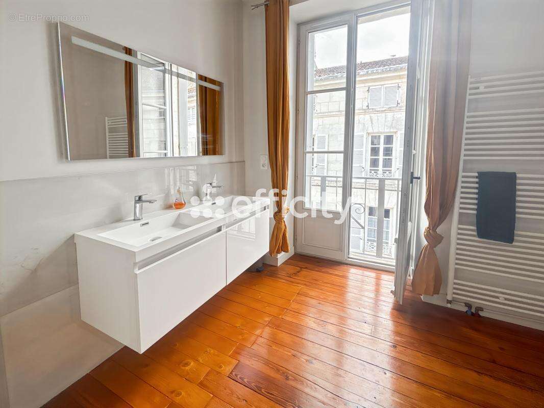 Appartement à COGNAC