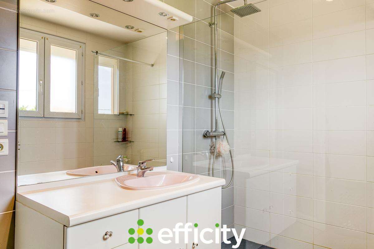 Maison à LA CHAPELLE-DE-GUINCHAY