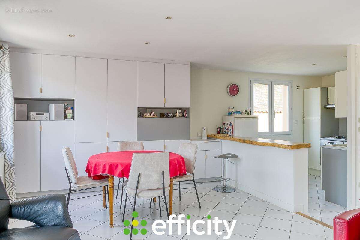 Maison à LA CHAPELLE-DE-GUINCHAY