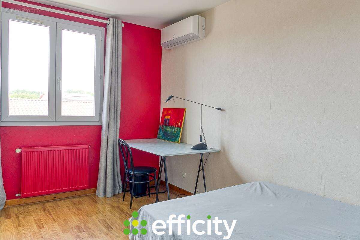 Maison à LA CHAPELLE-DE-GUINCHAY