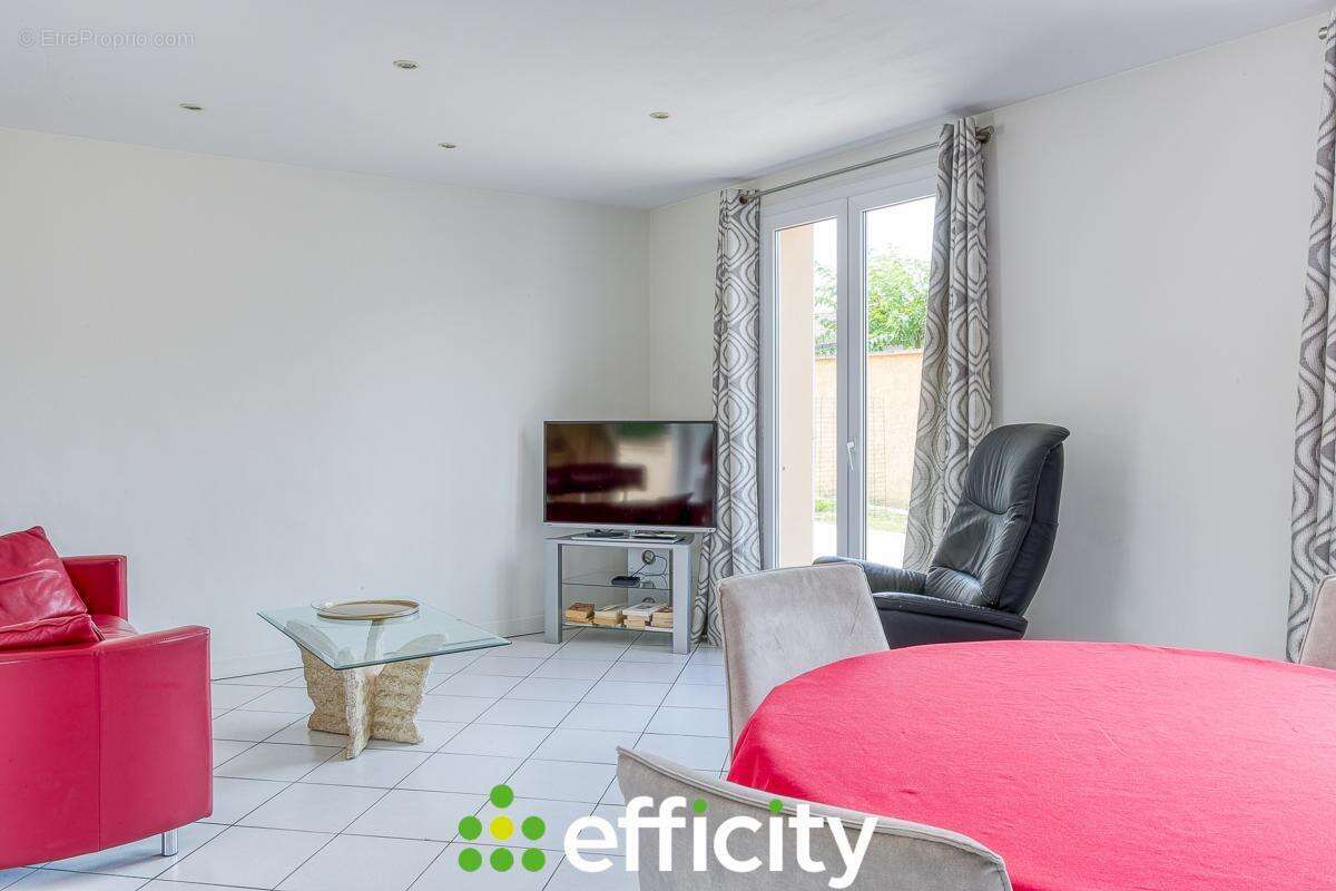 Maison à LA CHAPELLE-DE-GUINCHAY