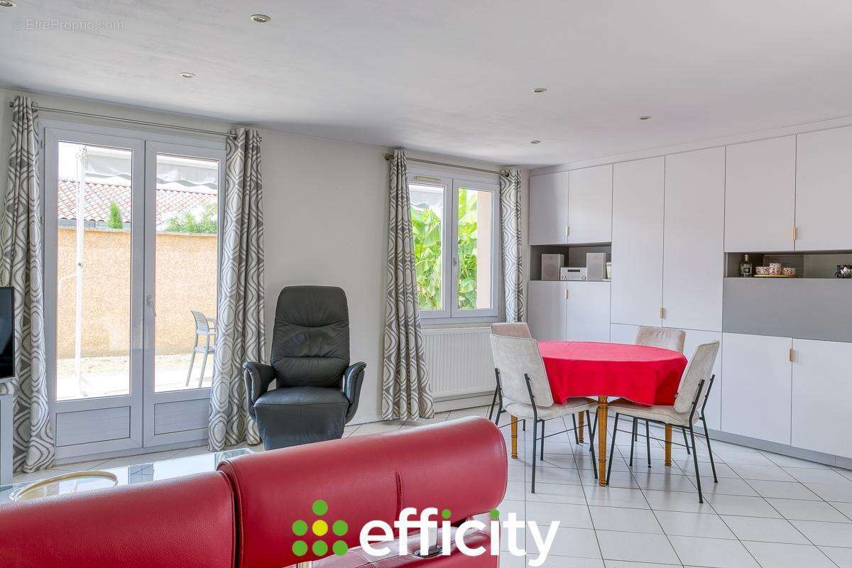 Maison à LA CHAPELLE-DE-GUINCHAY