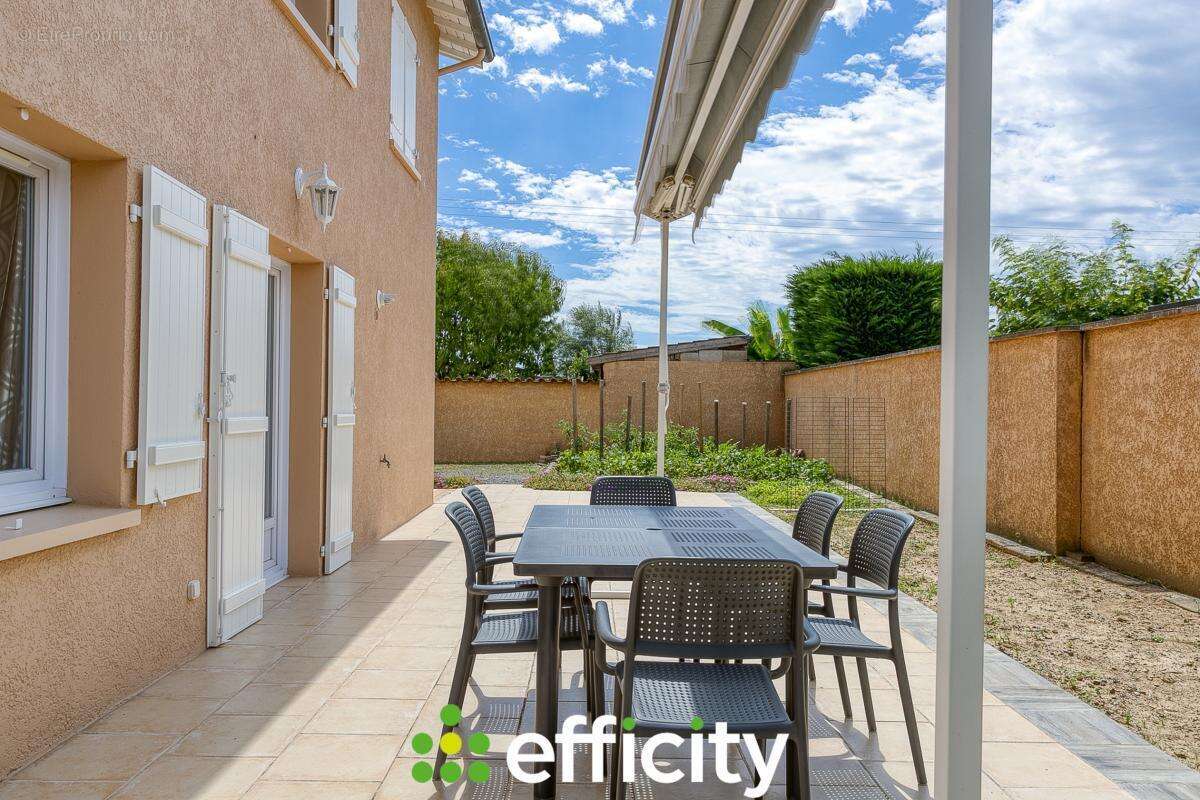 Maison à LA CHAPELLE-DE-GUINCHAY