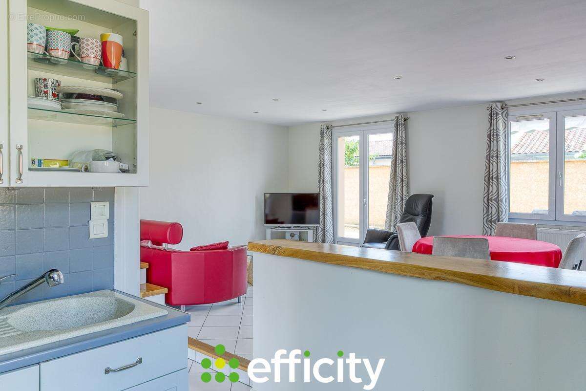 Maison à LA CHAPELLE-DE-GUINCHAY