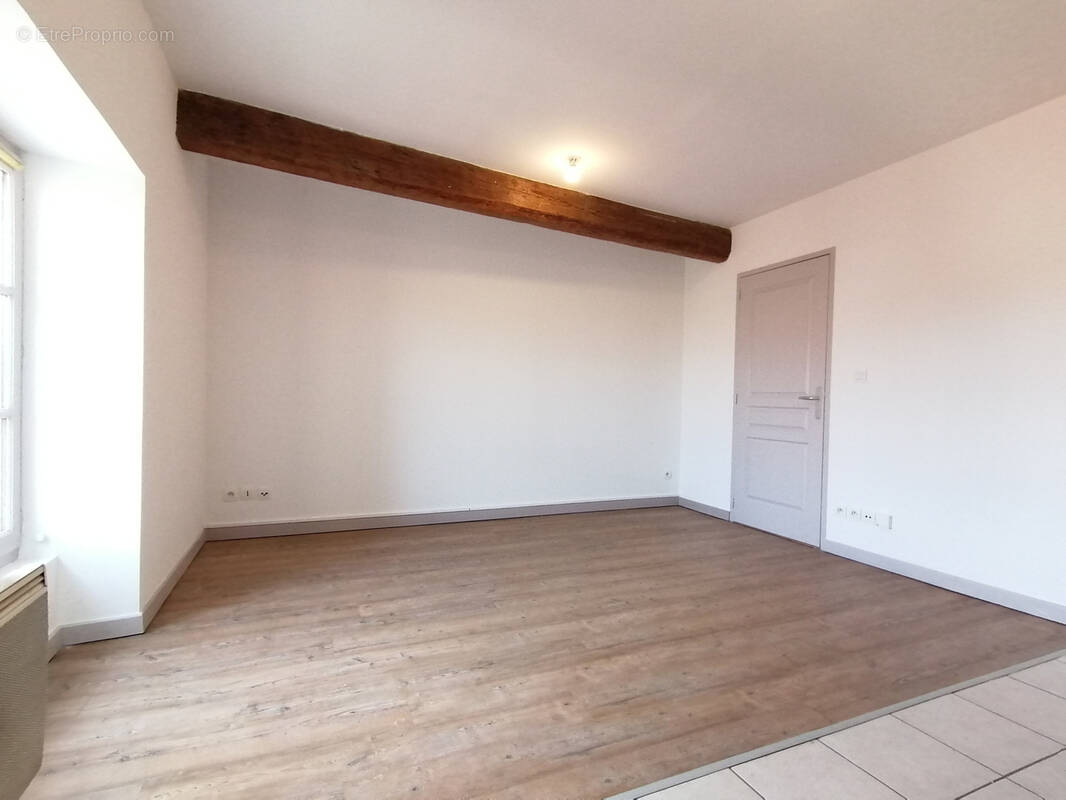 Appartement à ROQUEMAURE