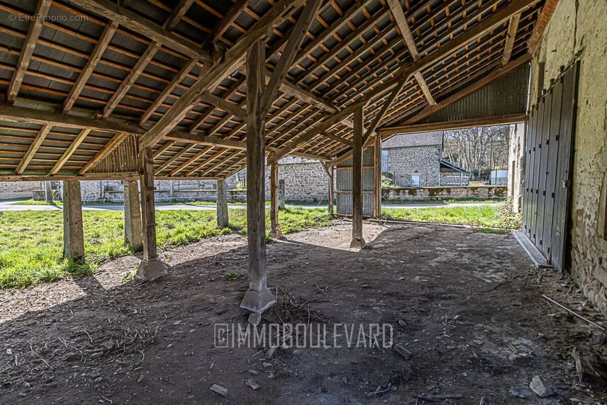 Maison à MONTEL-DE-GELAT