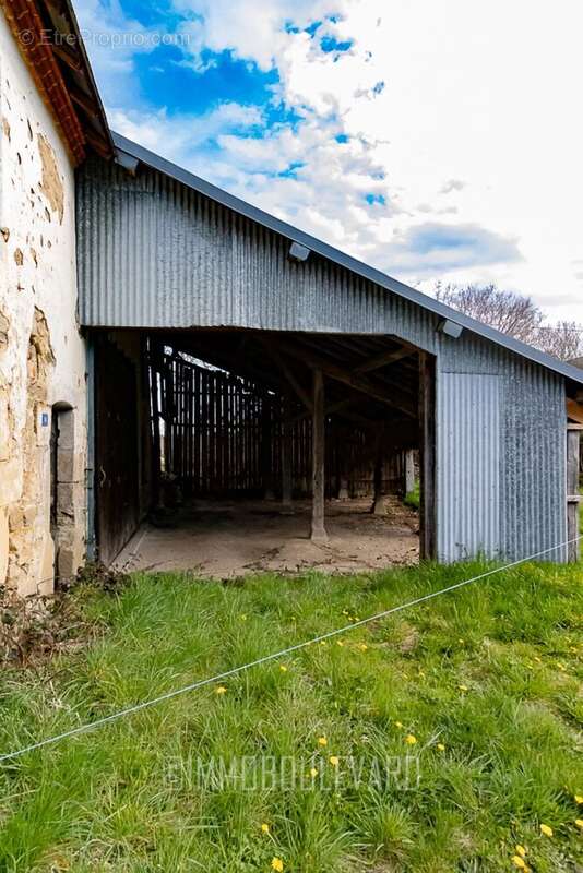 Maison à MONTEL-DE-GELAT