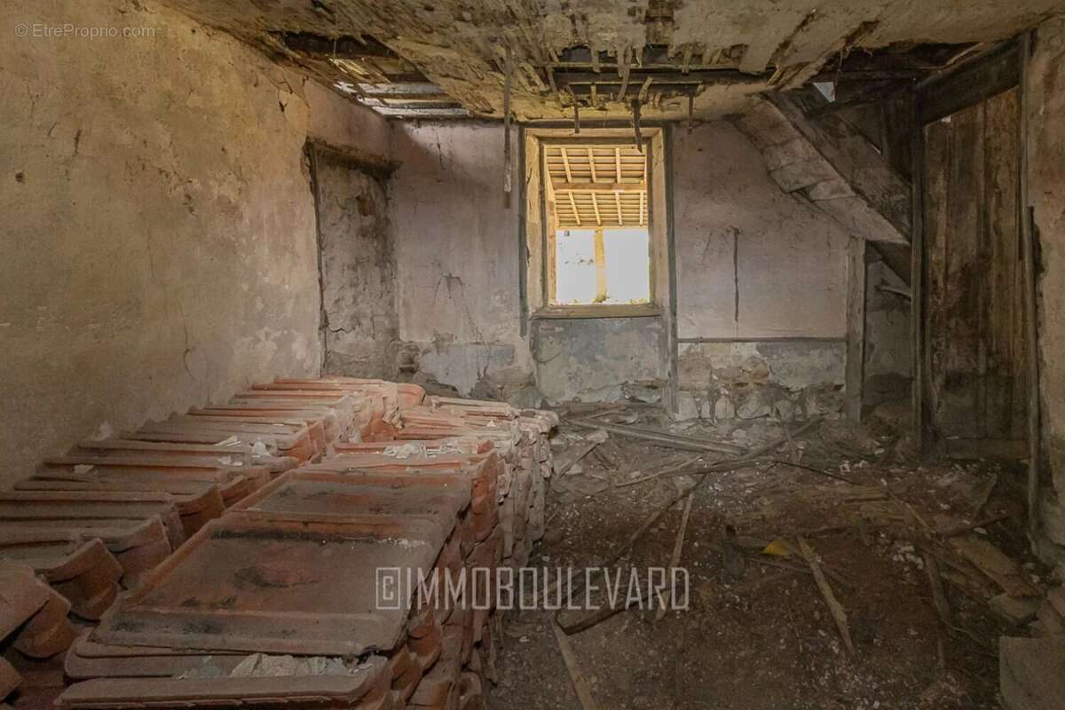 Maison à MONTEL-DE-GELAT