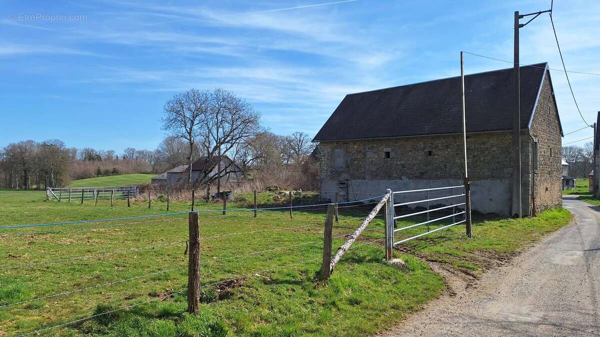 Maison à MONTEL-DE-GELAT