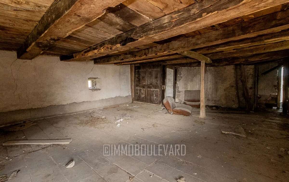 Maison à MONTEL-DE-GELAT