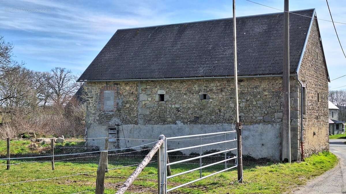 Maison à MONTEL-DE-GELAT