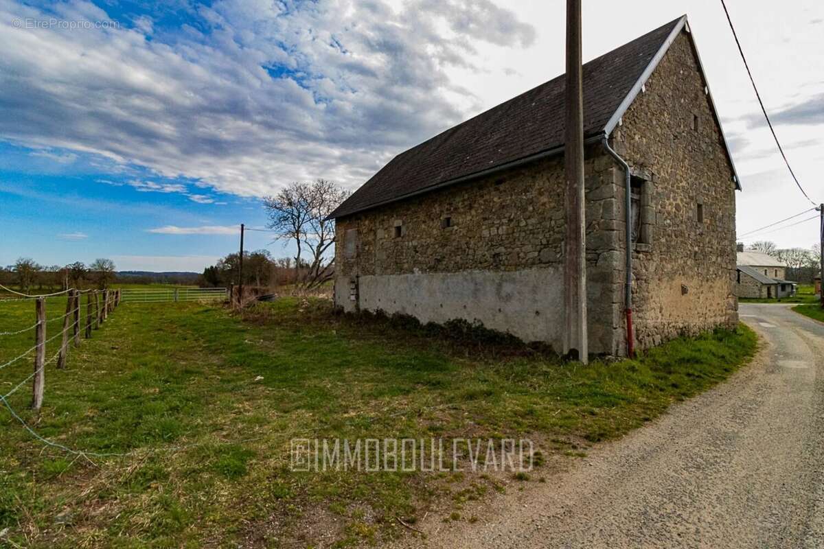 Maison à MONTEL-DE-GELAT