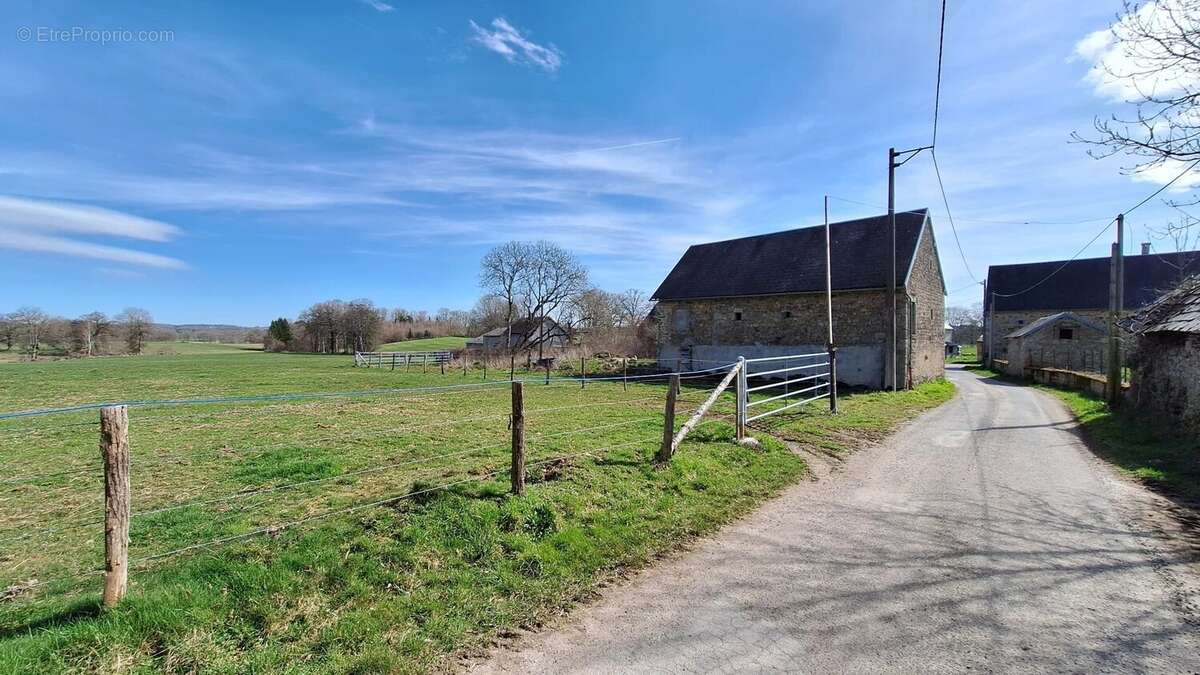 Maison à MONTEL-DE-GELAT