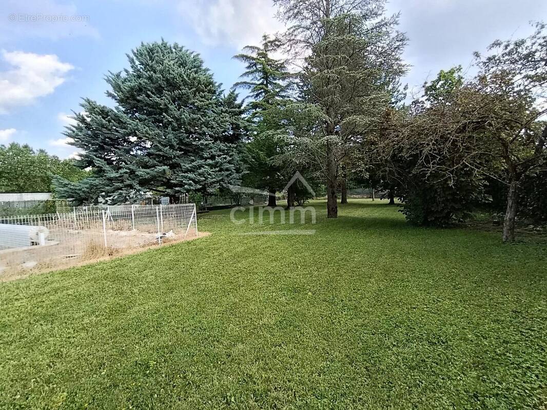 Maison à LARAGNE-MONTEGLIN