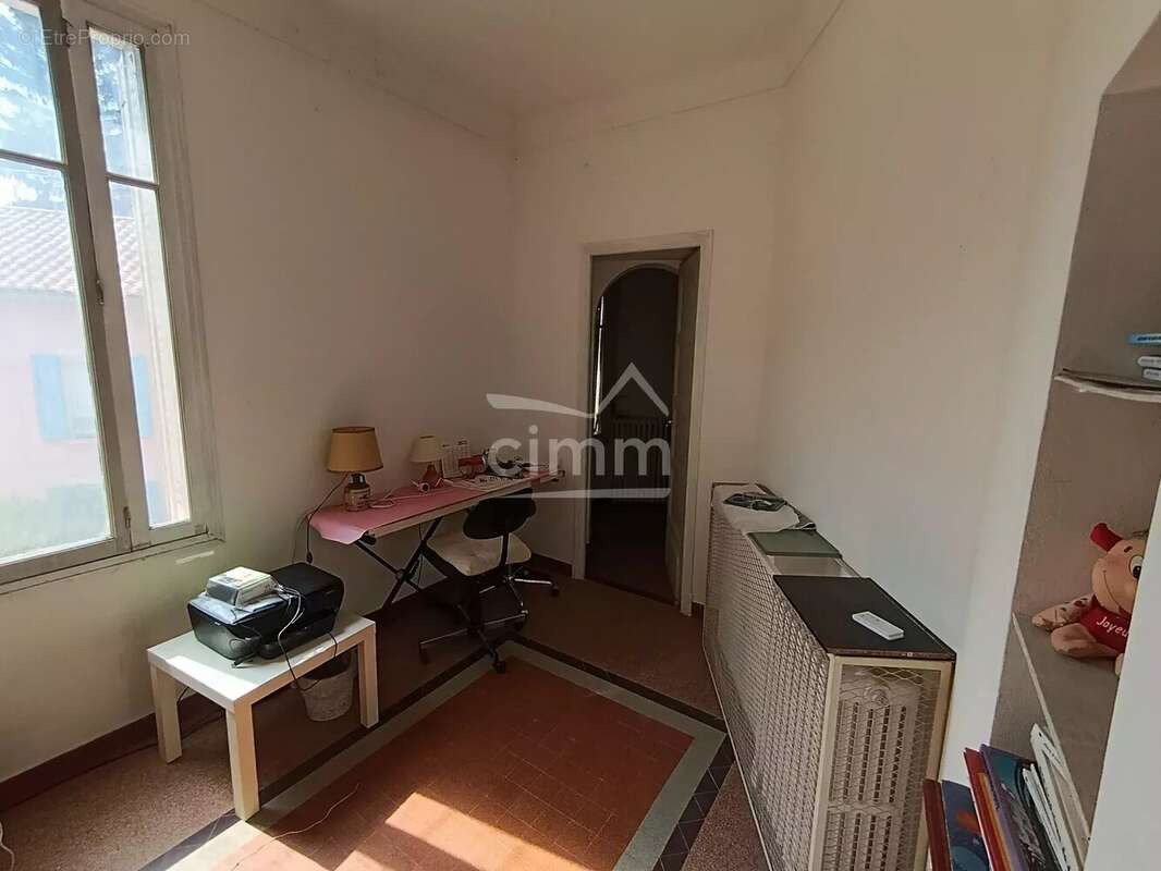 Maison à LARAGNE-MONTEGLIN