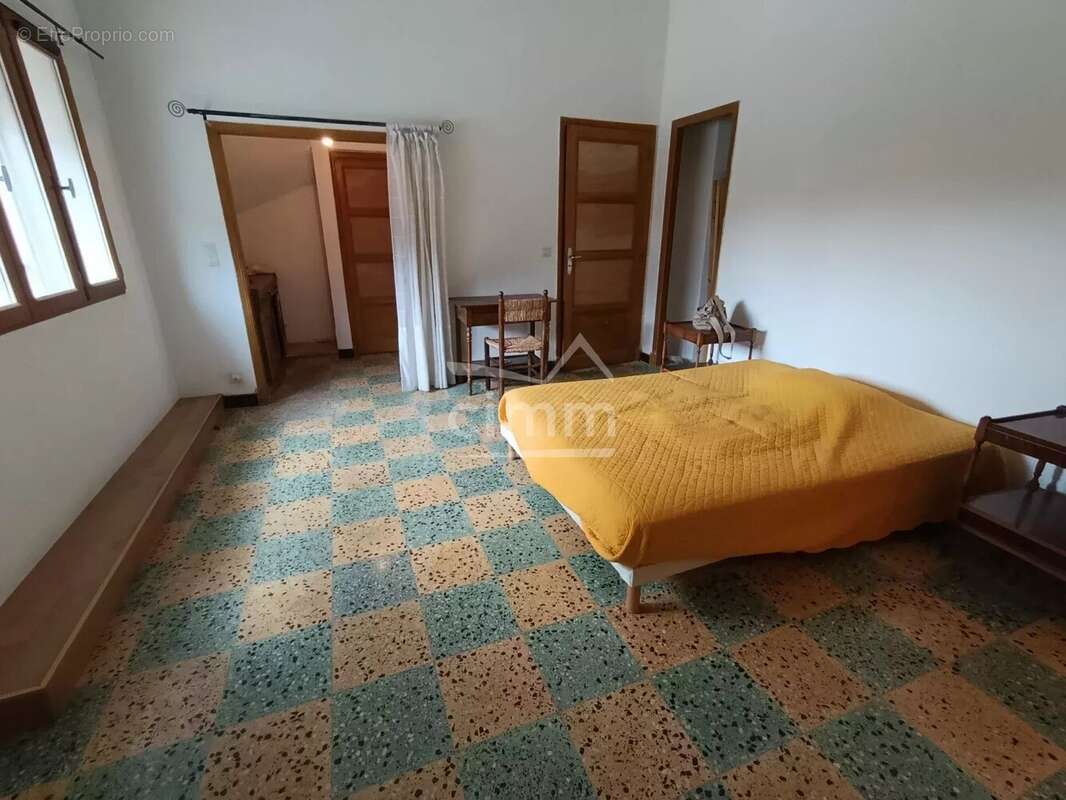 Maison à LARAGNE-MONTEGLIN