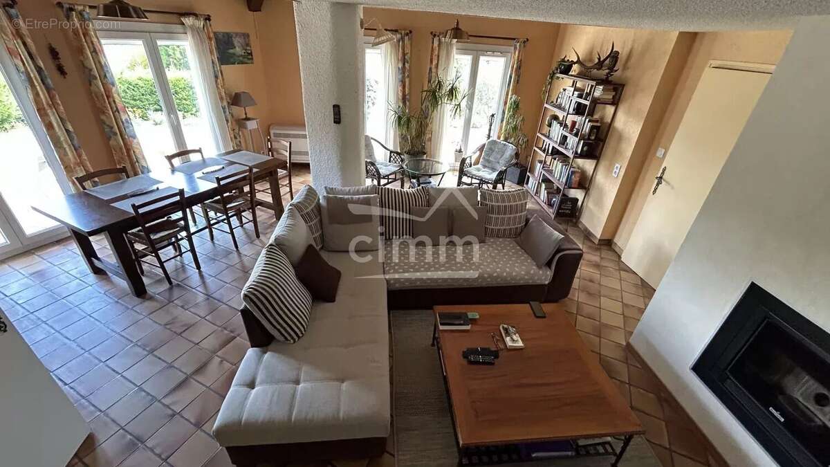 Maison à CHATEAUNEUF-DE-CHABRE