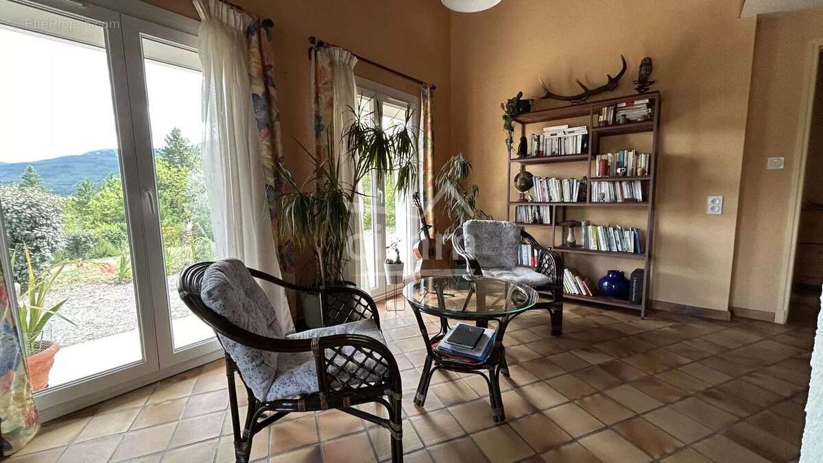 Maison à CHATEAUNEUF-DE-CHABRE