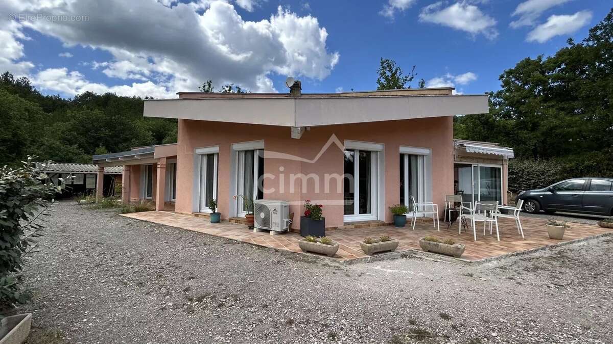 Maison à CHATEAUNEUF-DE-CHABRE