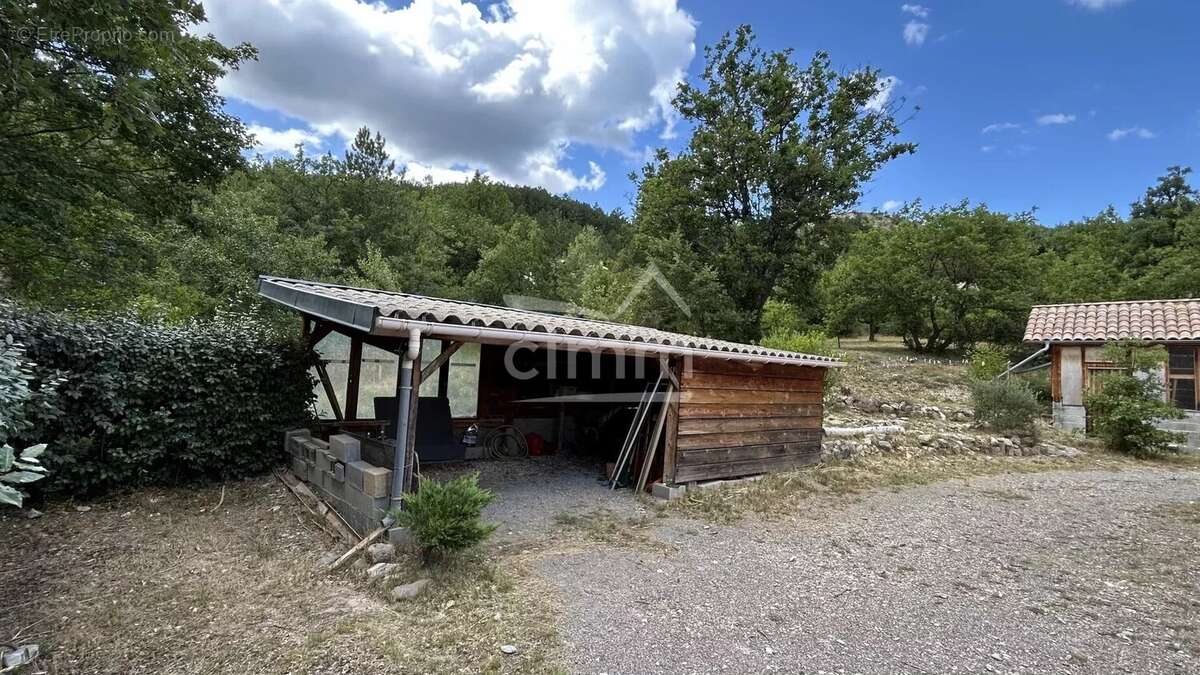 Maison à CHATEAUNEUF-DE-CHABRE