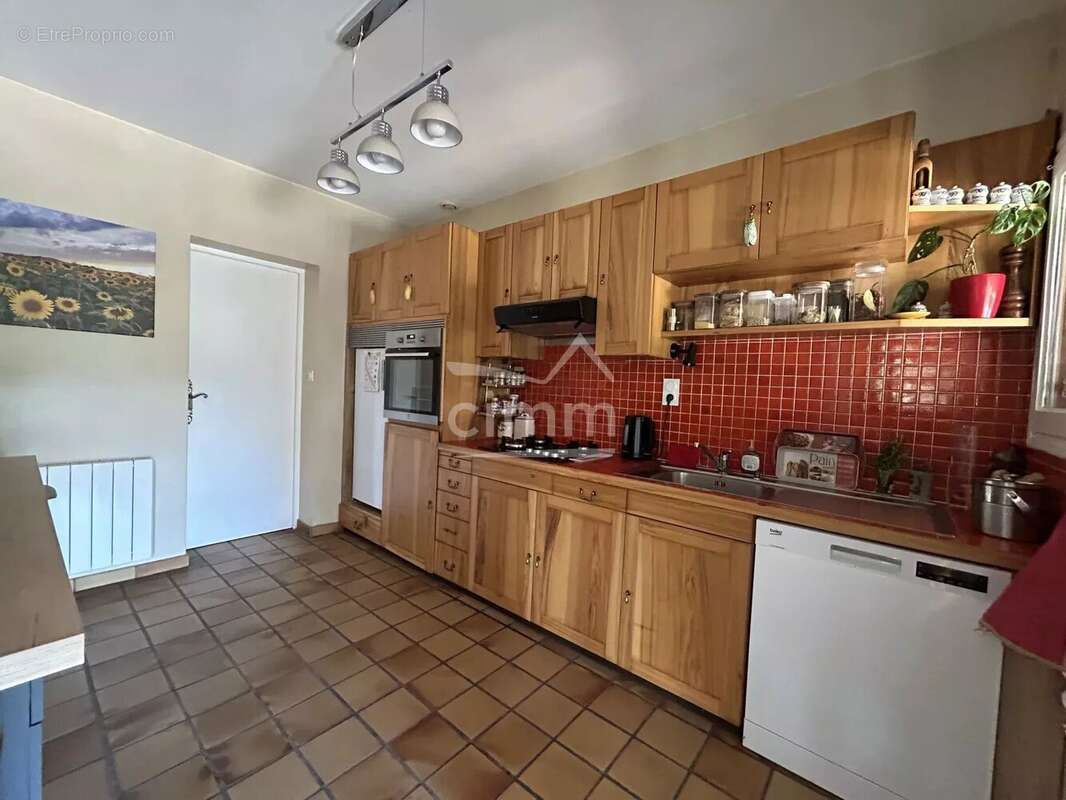 Maison à CHATEAUNEUF-DE-CHABRE