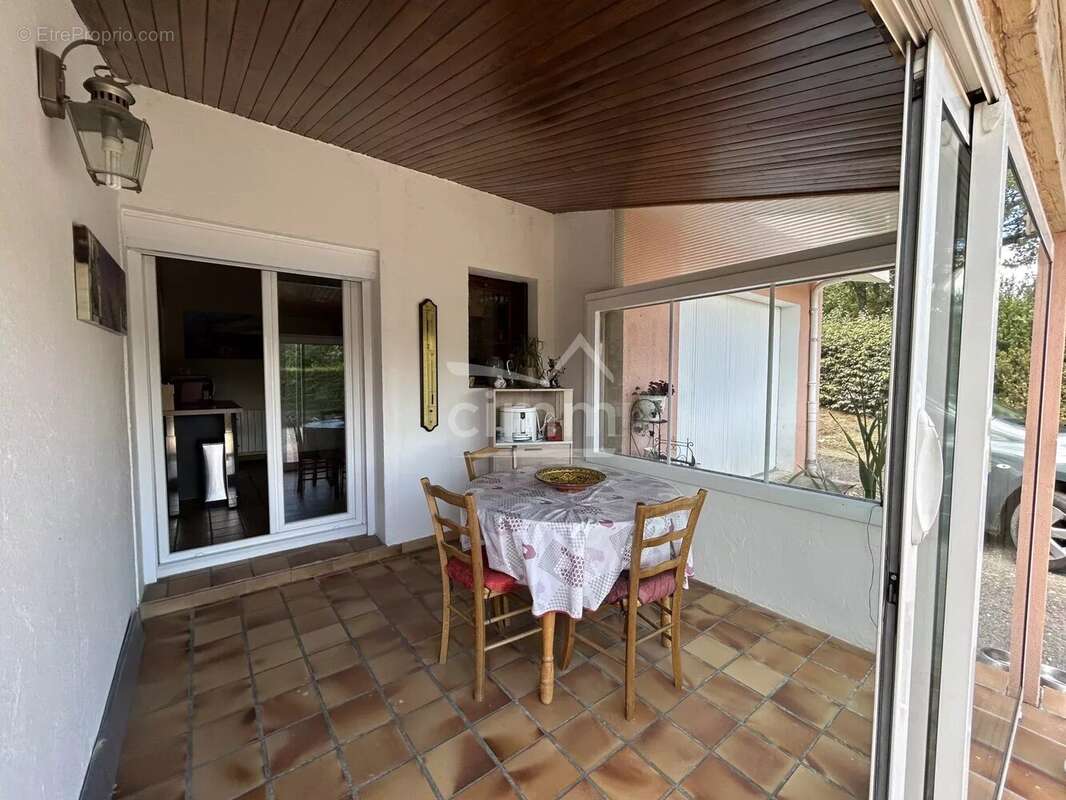 Maison à CHATEAUNEUF-DE-CHABRE