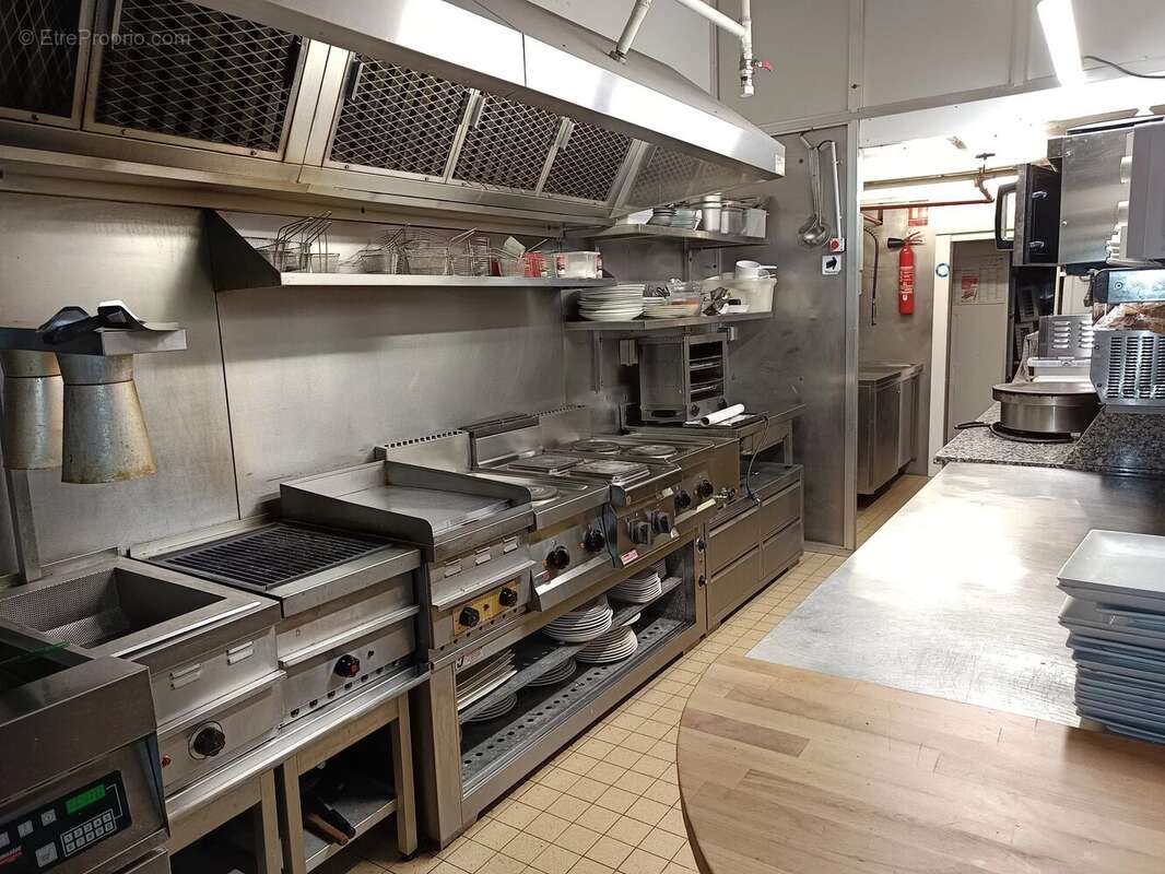 Commerce à SIN-LE-NOBLE