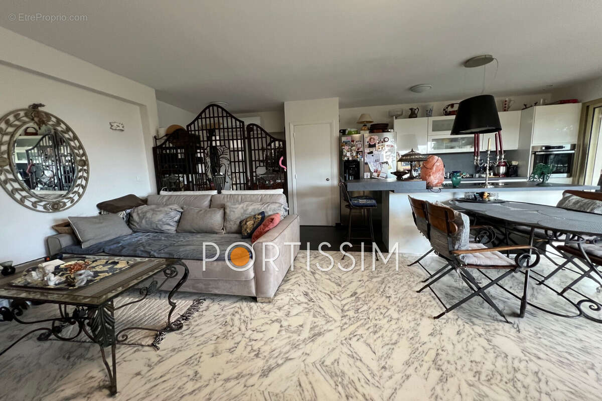 Appartement à SAINT-LAURENT-DU-VAR