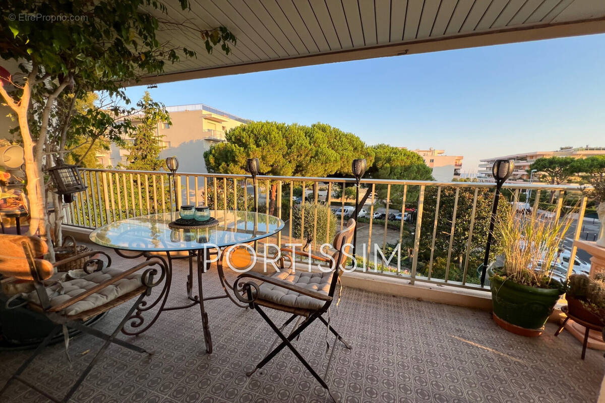 Appartement à SAINT-LAURENT-DU-VAR