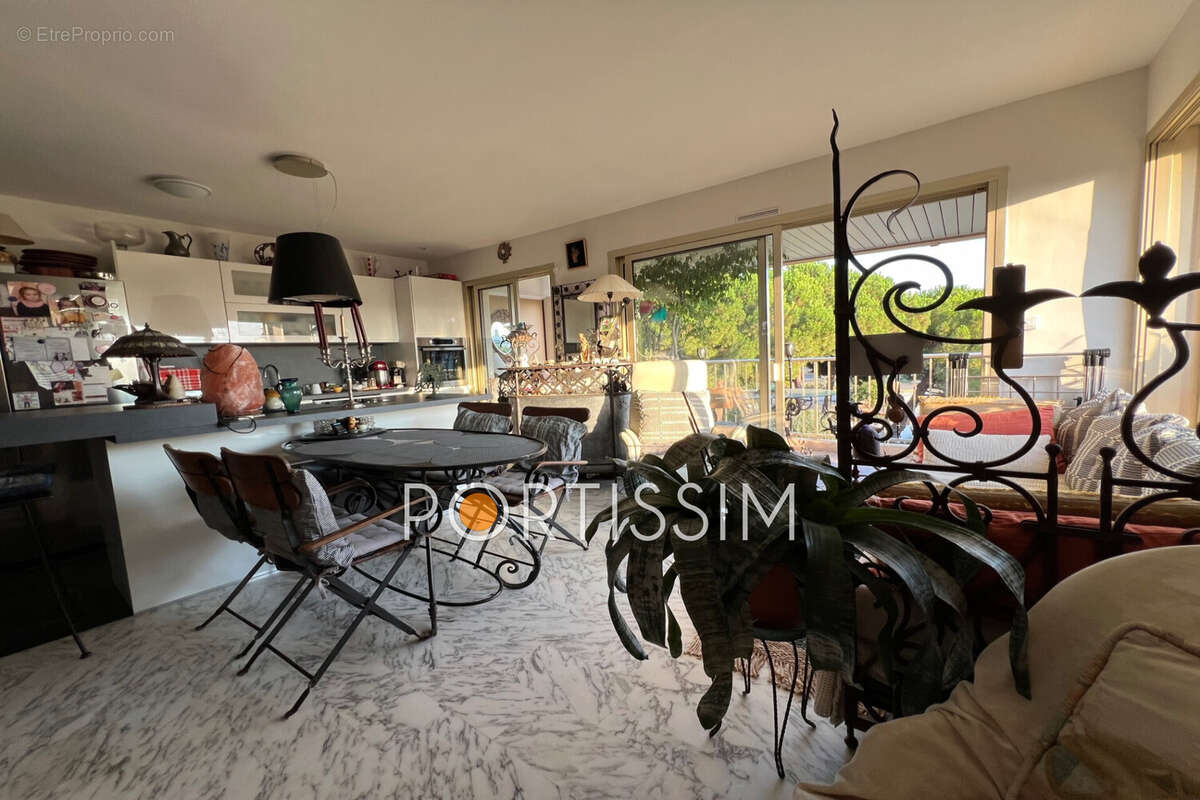 Appartement à SAINT-LAURENT-DU-VAR