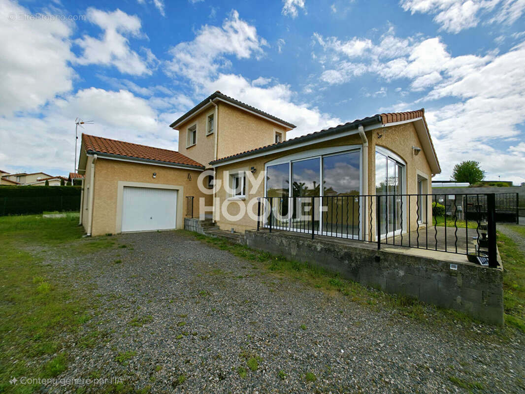 Maison à SAINT-MARTIN-LESTRA