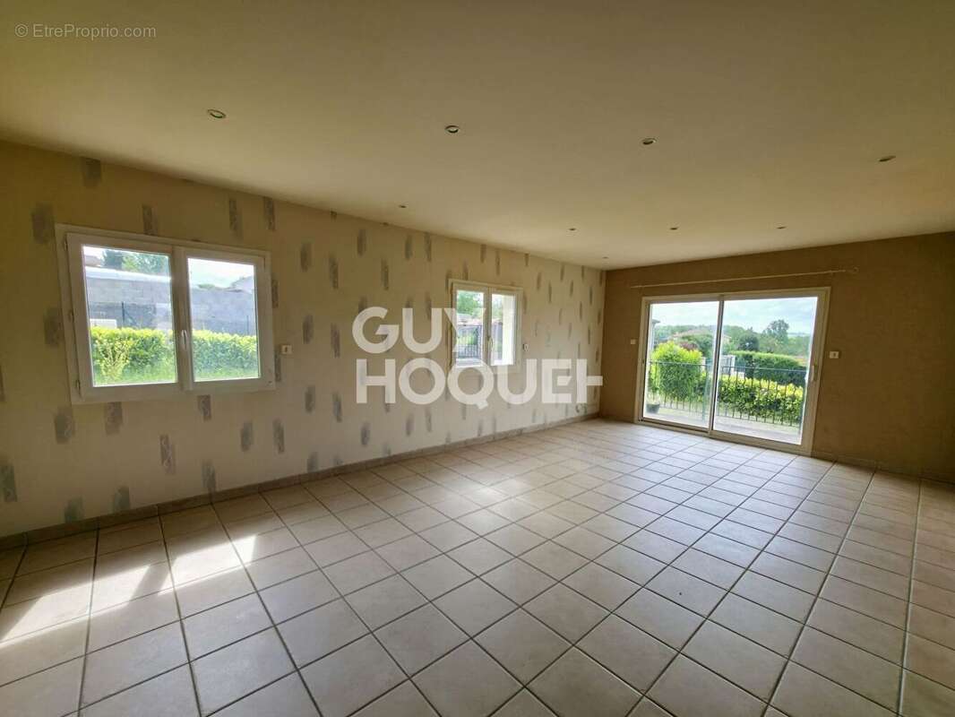 Maison à SAINT-MARTIN-LESTRA