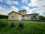 Maison à SAINT-MARTIN-LESTRA