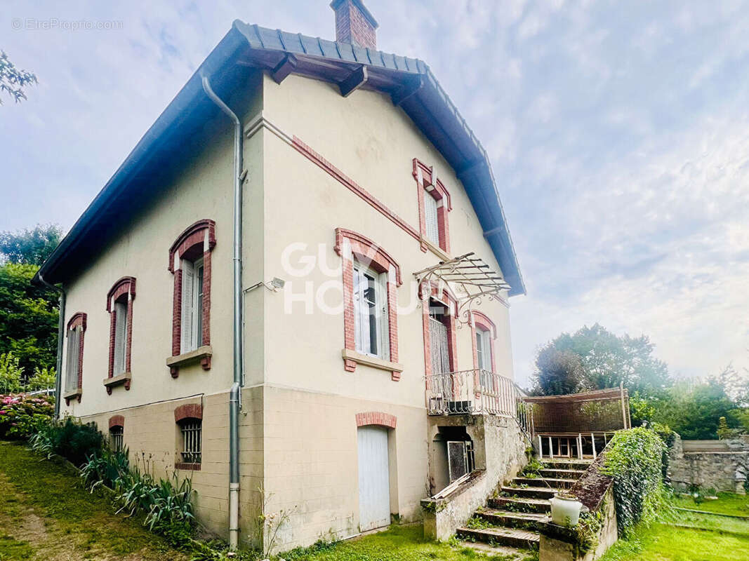 Maison à TOULON-SUR-ARROUX