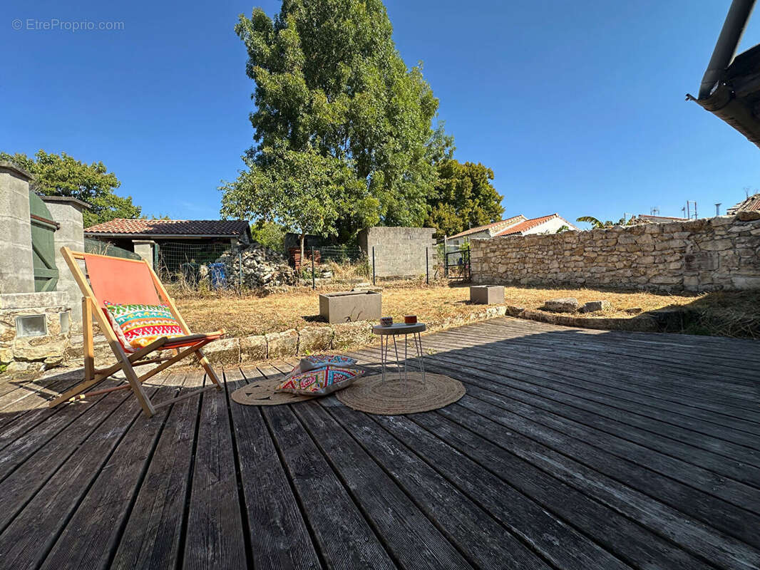 Maison à BUSSAC-SUR-CHARENTE