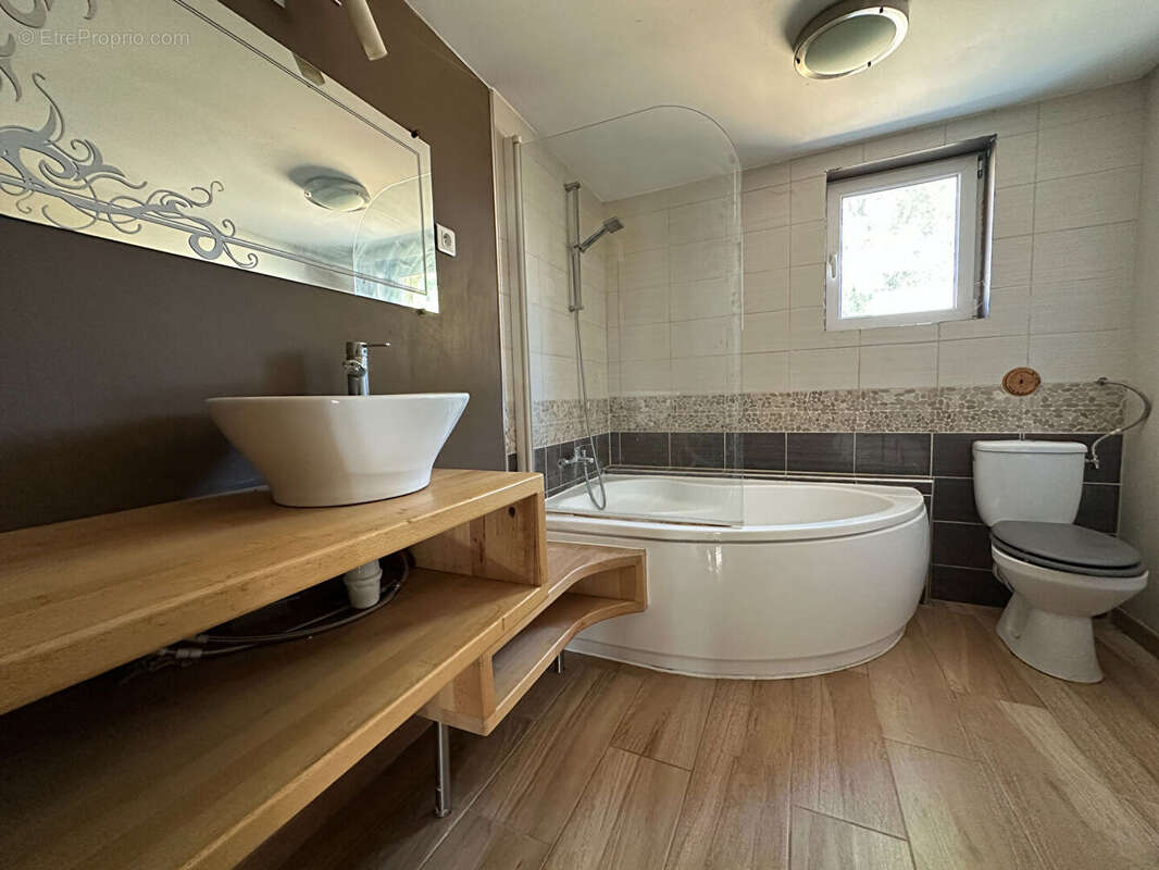 Maison à BUSSAC-SUR-CHARENTE