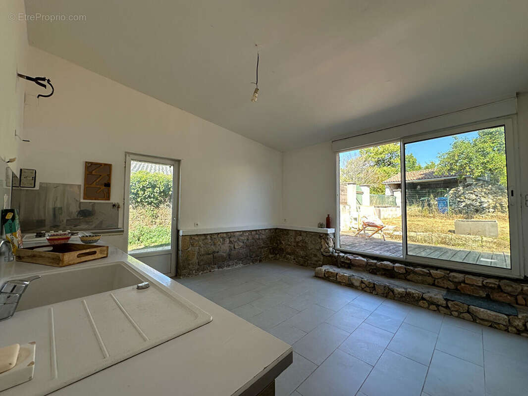 Maison à BUSSAC-SUR-CHARENTE