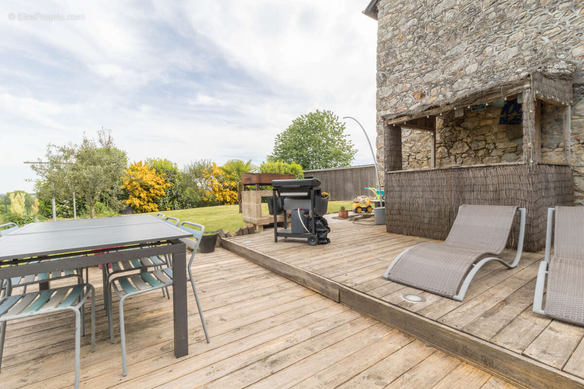 Maison à COMBOURTILLE