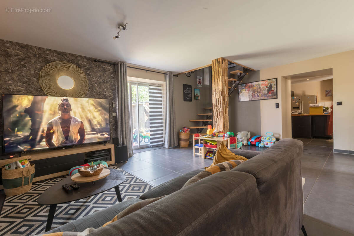 Maison à COMBOURTILLE