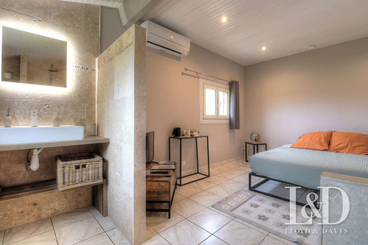 Maison à SAINT-QUENTIN-LA-POTERIE