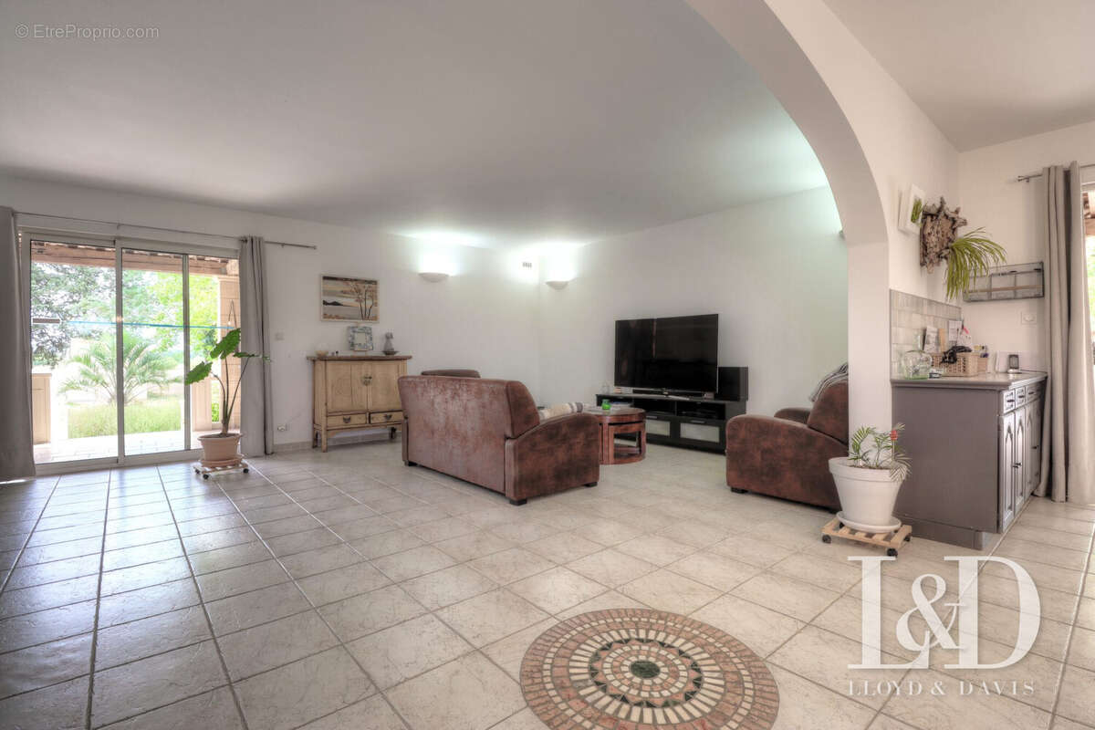 Maison à SAINT-QUENTIN-LA-POTERIE