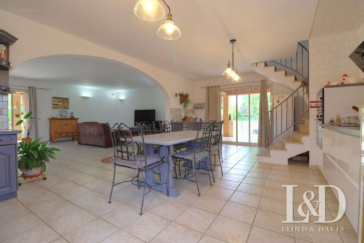 Maison à SAINT-QUENTIN-LA-POTERIE