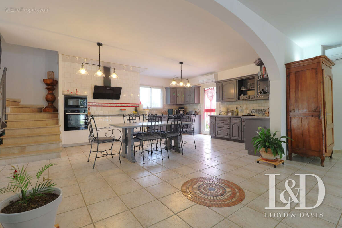 Maison à SAINT-QUENTIN-LA-POTERIE