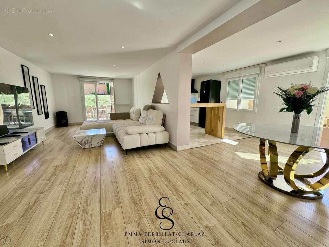 Photo 2 - Maison à ROUSSILLON