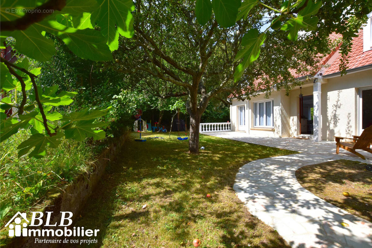 Maison à LES ESSARTS-LE-ROI