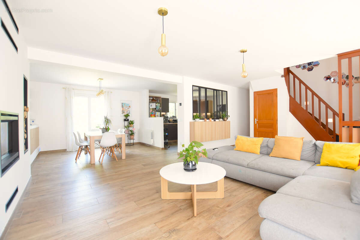 Maison à LES ESSARTS-LE-ROI