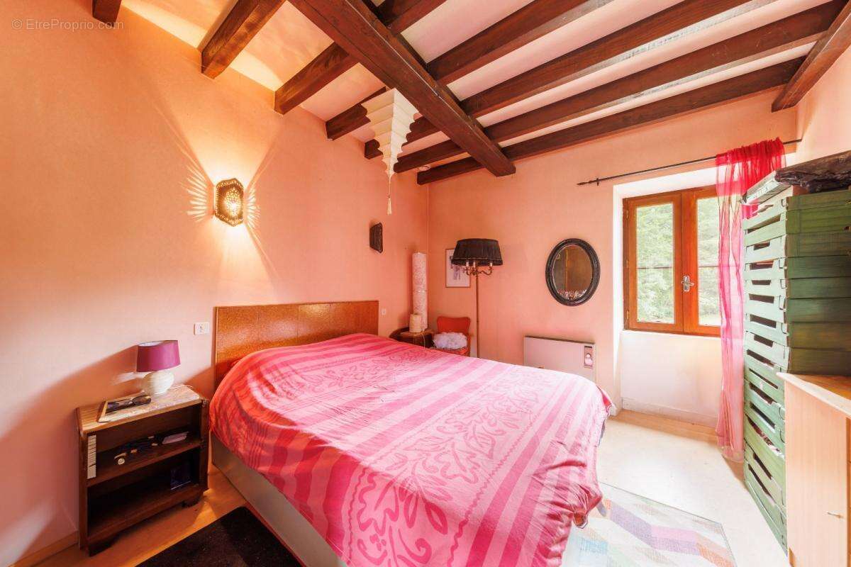 Maison à LA CHAPELLE-AUX-SAINTS