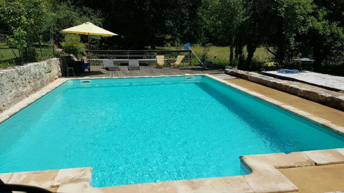 Maison à LA CHAPELLE-AUX-SAINTS