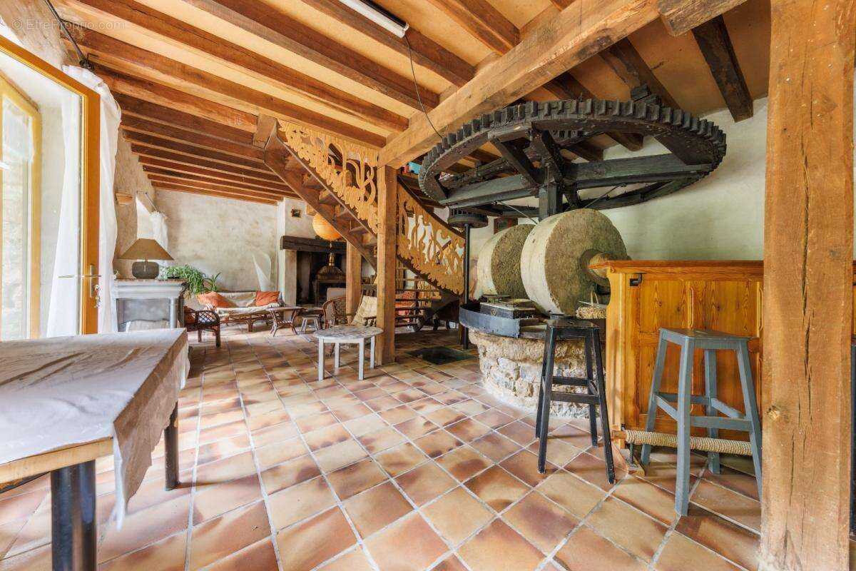 Maison à LA CHAPELLE-AUX-SAINTS